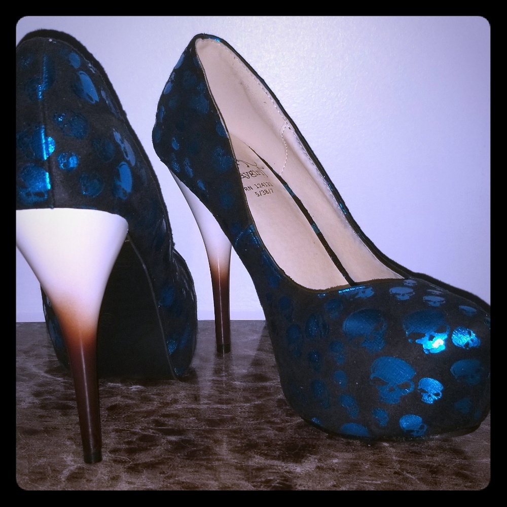 Blue Skull stiletto